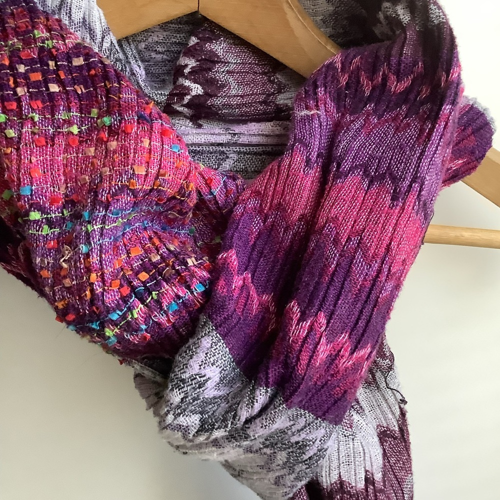 VGC vintage confetti vs zigzag space dye like scarf